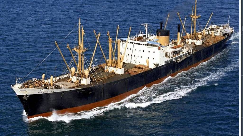 Chairman NMDC Visits Maharashtra Governor To Commemorate Merchant Navy 