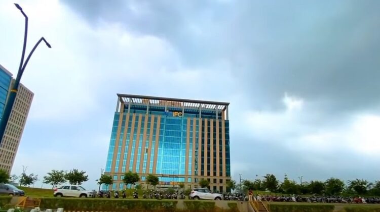 Nirmala Sitharaman Chairs a Review Meeting on Growth and Development of GIFT-IFSC  at GIFT City | DST News