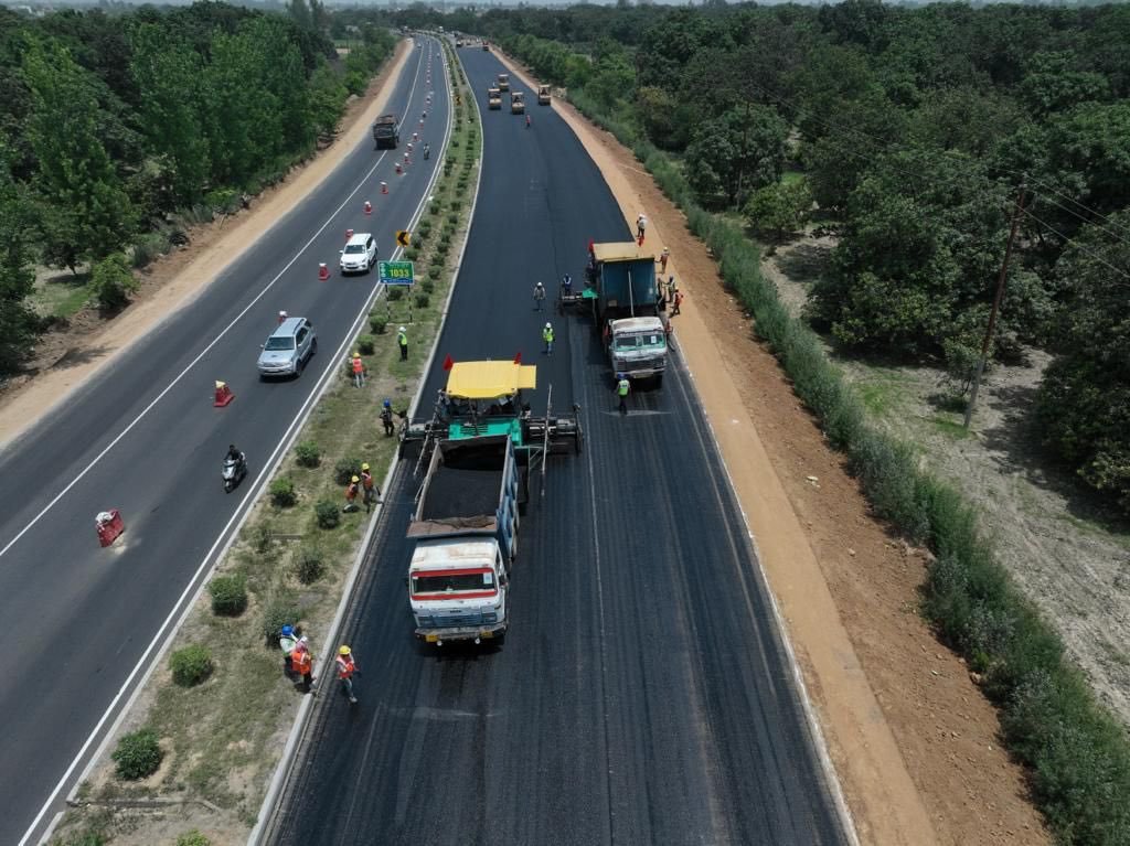 100-kms-of-expressway-laid-in-100-hours-nhai-achieves-another-world