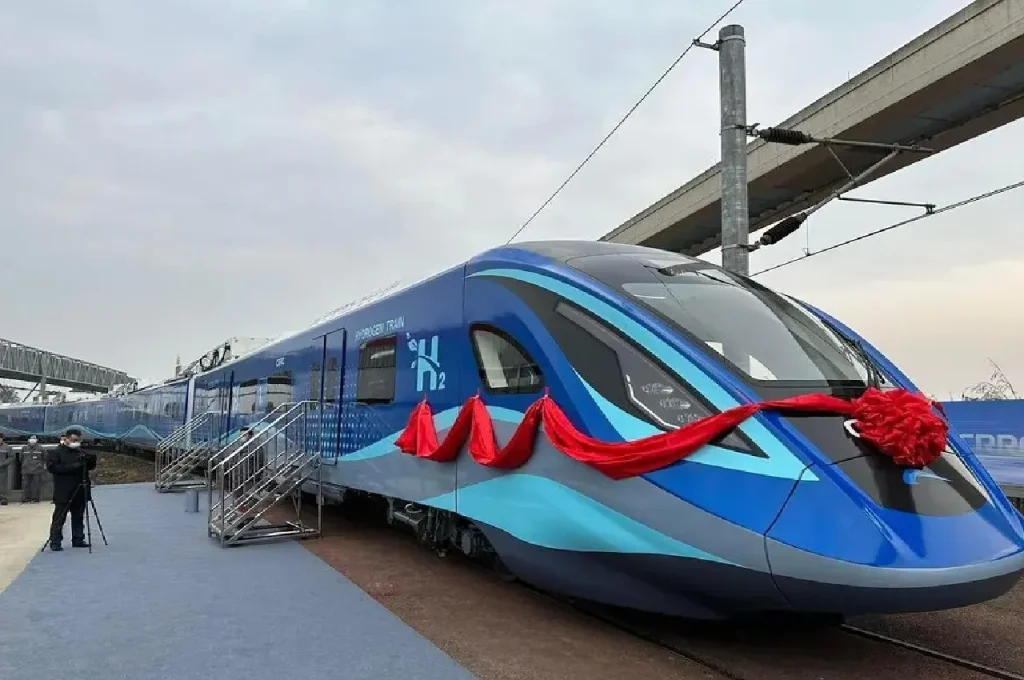 India Unveils World's Most Powerful Hydrogen-Powered Train