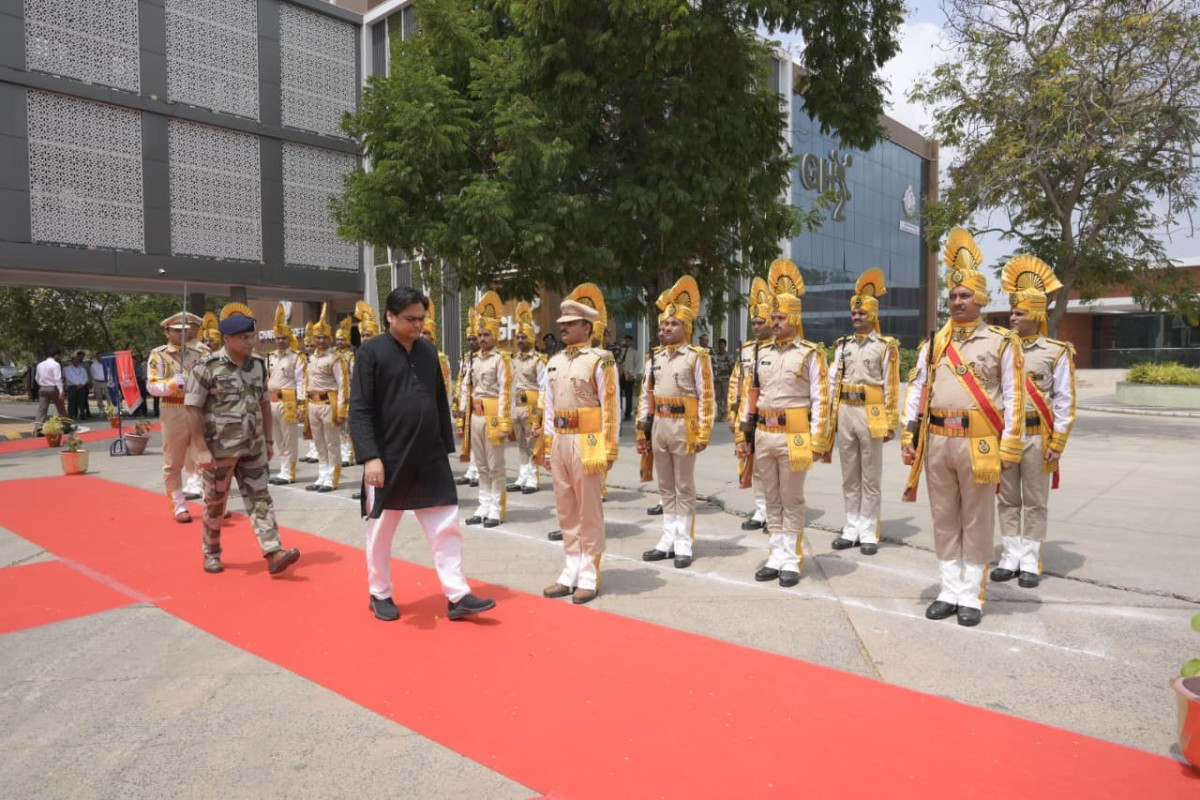 Shantanu Thakur visits DPA Kandla, reviews port performance. 1 Shantanu Thakur visits DPA Kandla, reviews port performance. CISF DPA MOPSW Shantanu Thakur visits DPA Kandla, reviews port performance.