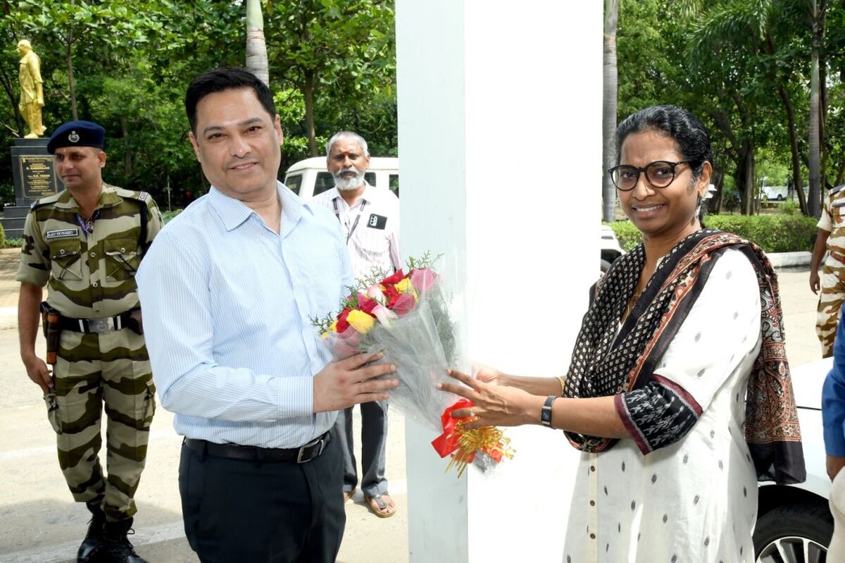 National Shipping Board Chairman visits Kamrajar Port 2 National Shipping Board Chairman reviews Infrastructure and Growth Plans during visit to Kamarajar Port