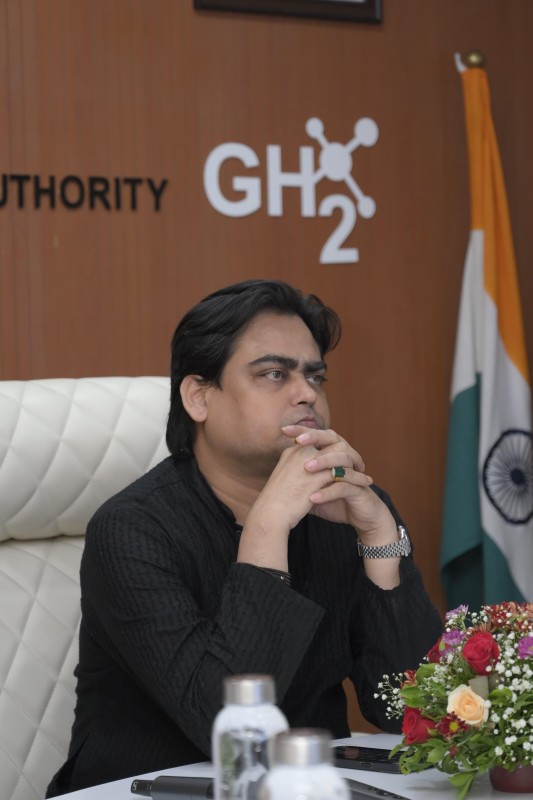 Shantanu Thakur visits DPA Kandla, reviews port performance. 4 Shantanu Thakur visits DPA Kandla, reviews port performance. SHANTANU THAKUR DPA PORT REVIEW Shantanu Thakur visits DPA Kandla, reviews port performance.