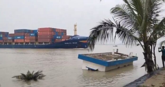 Singapore-flagged container ship ‘Nawata Bhum’ collides near Diamond Harbour