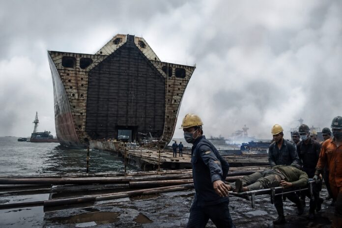 Nine workers killed in toxic gas leak at Sitakunda shipbreaking yard in Bangladesh