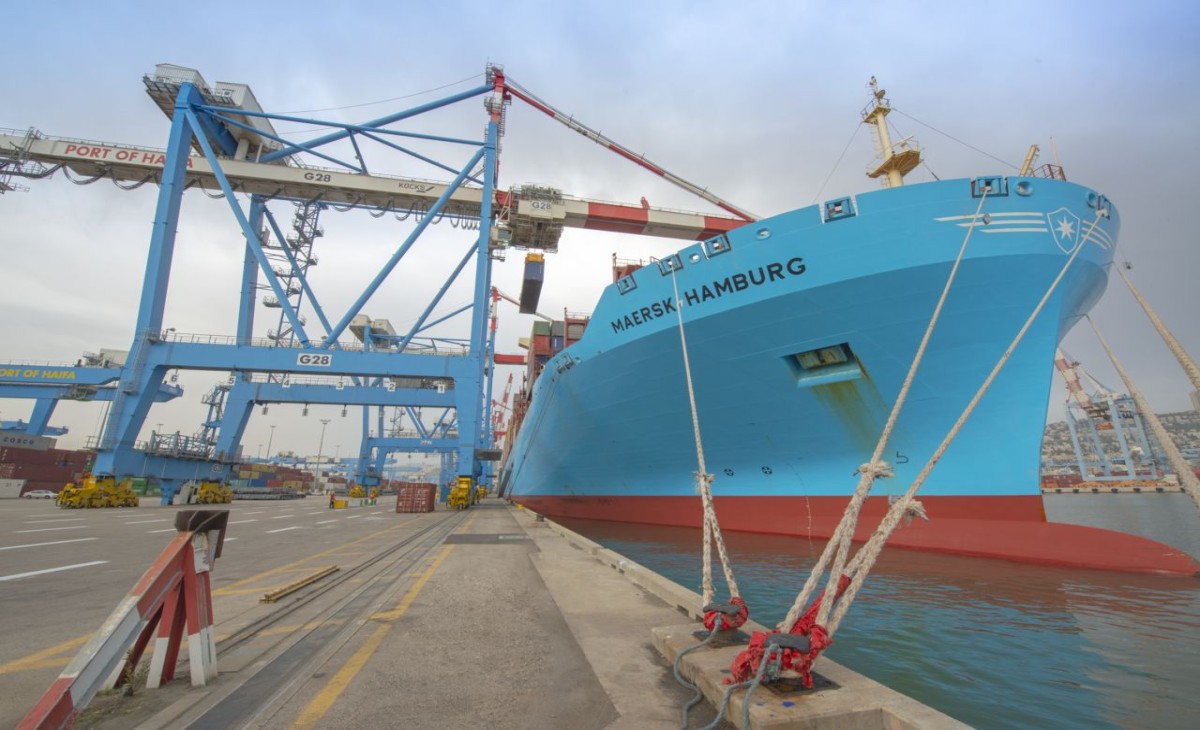 Maersk Hamburg receives MPA Award for outstanding search and rescue contributions 1 Maersk Hamburg receives MPA Award for outstanding search and rescue contributions maersk hamburg Maersk Hamburg receives MPA Award for outstanding search and rescue contributions