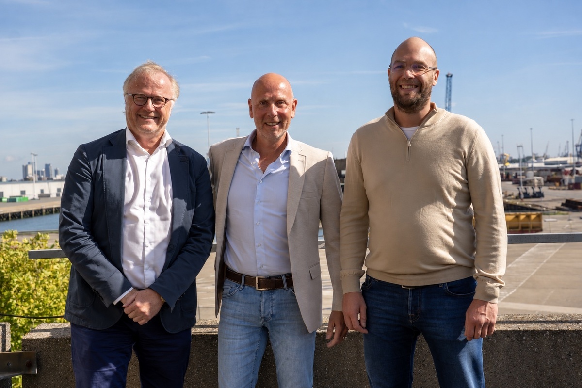Maarten van Wijngaarden L Rene van der Werff M Rob Fladderak R Maple Group expands project logistics capacity with acquisition of Fladderak