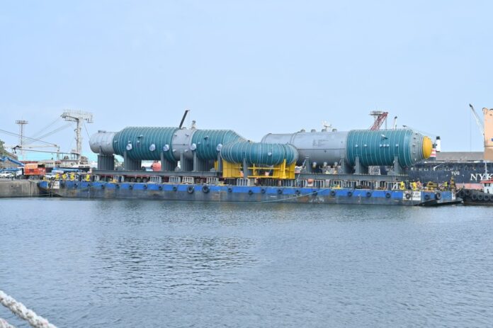 Mumbai Port handles 718 MT heavy lift package in specialised roll-off operation