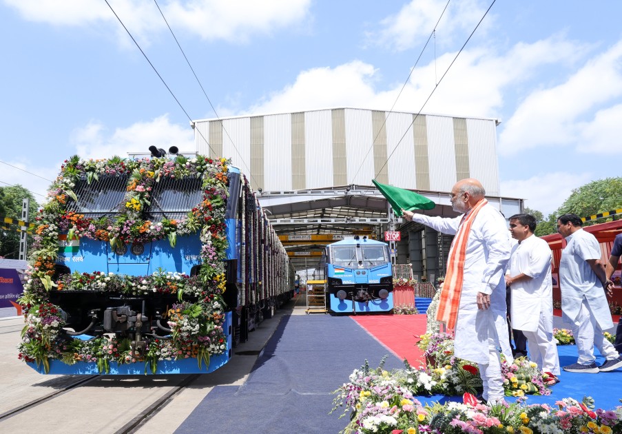 SABARMATI TRAIN AMIT SHAH Amit Shah inaugurates development projects worth ₹1,472 crore and flagged off the country’s first LNG-powered train from Sabarmati Railway Station in Ahmedabad