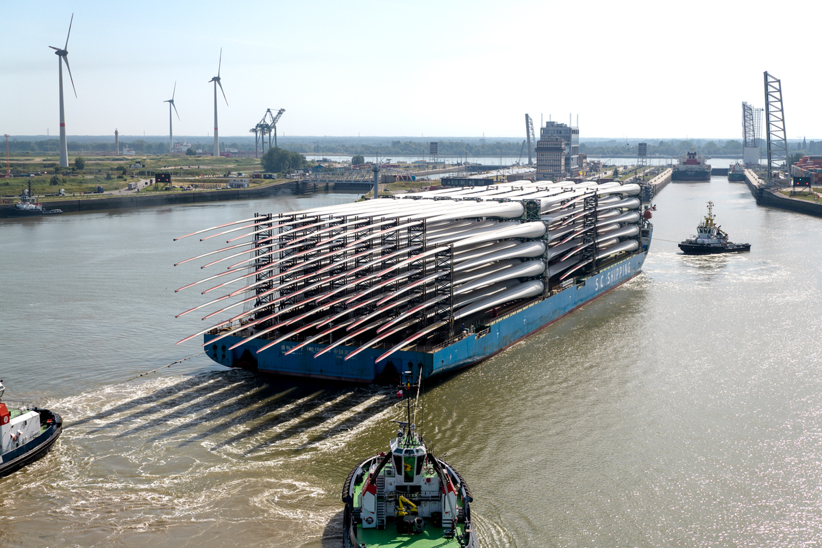 arrival of the rotor blades at the port of antwerp belgium 2 deugro Commissions New Port Setup for WTG Component Handling and Storage, Welcoming First Rotor Blade Shipment from China