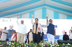 India's first port-based e-Methanol production facility to produce and supply green fuel to ships at Deendayal Port Authority (DPA) in Kandla 3 India's first port-based e-Methanol production facility to produce and supply green fuel to ships at Deendayal Port Authority (DPA) in Kandla image002 20260926181540 8f2338 1 India's first port-based e-Methanol production facility to produce and supply green fuel to ships at Deendayal Port Authority (DPA) in Kandla