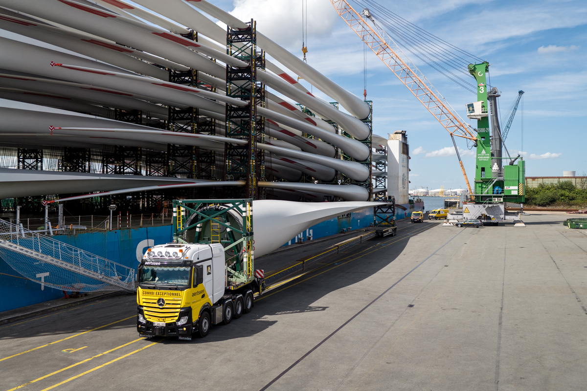 vessel discharge at the new port setup 1 deugro Commissions New Port Setup for WTG Component Handling and Storage, Welcoming First Rotor Blade Shipment from China