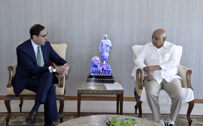 Gujarat CM Bhupendra Patel meets BlackRock COO Robert Goldstein to explore Investment Opportunities